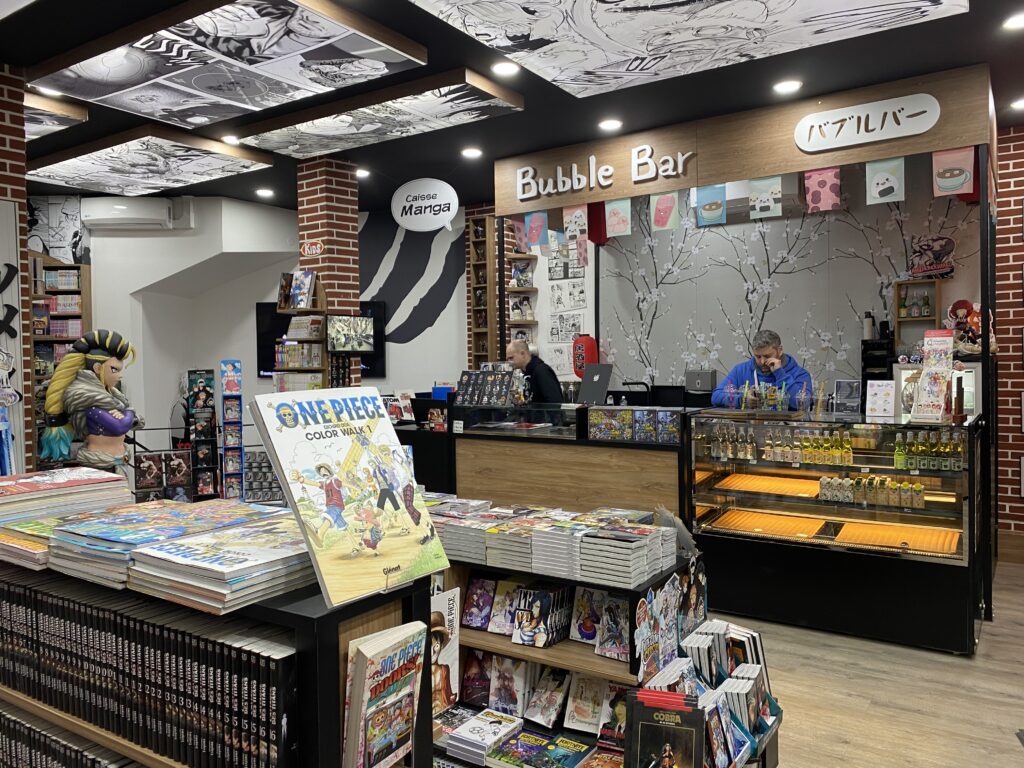 Photographie du rendu de la boutique de manga et de son espace de restauration.